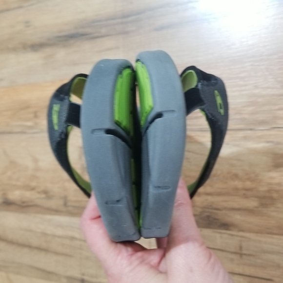 O"NEILL Gray & Green Flip Flop Sandals - Picture 7 of 10